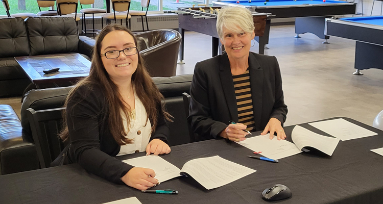 Kaylee Weigelt and Bev Moghrabi sign MOU