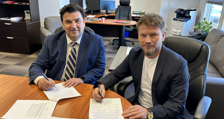 images/news/corporate/llbmou_signing_750x400.jpg Randy Benson and Paul Reutov signing MOU